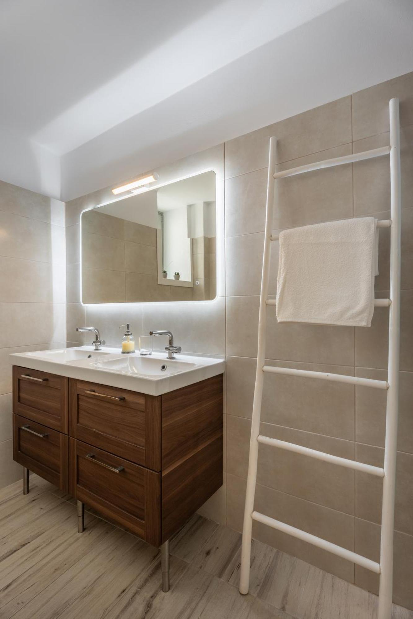 Caper-2 Bedroom Traditional Home With Amazing View ناوسا المظهر الخارجي الصورة